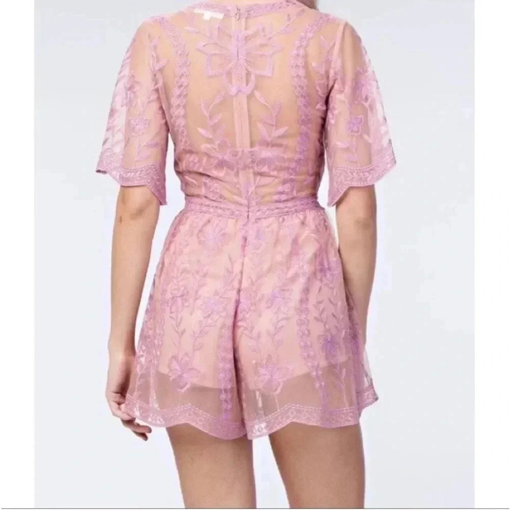 ✨HP9/25✨ Honey Punch Embroidered Lace Romper Mauve Pink - Size M - Picture 8 of 8